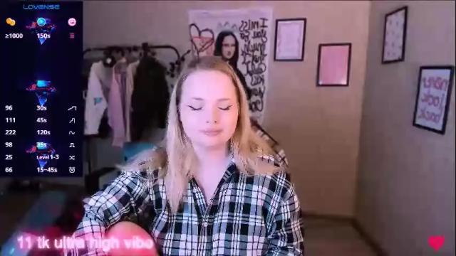 Image 4 of marcelinepeach Stream on Chaturbate on 28 days ago
