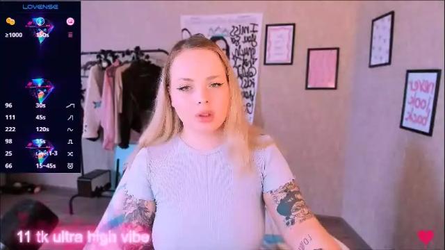 Image 3 of marcelinepeach Stream on Chaturbate on 27 days ago