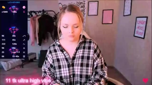 Image 4 of marcelinepeach Stream on Chaturbate on 23 days ago