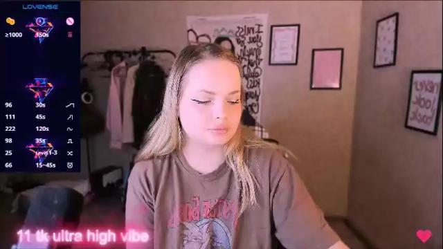 Image 3 of marcelinepeach Stream on Chaturbate on 22 days ago