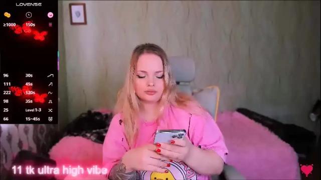 Image 3 of marcelinepeach Stream on Chaturbate on 1 month ago