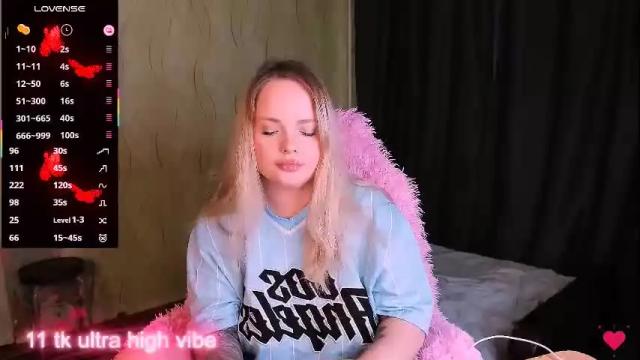 Image 2 of marcelinepeach Stream on Chaturbate on 1 month ago