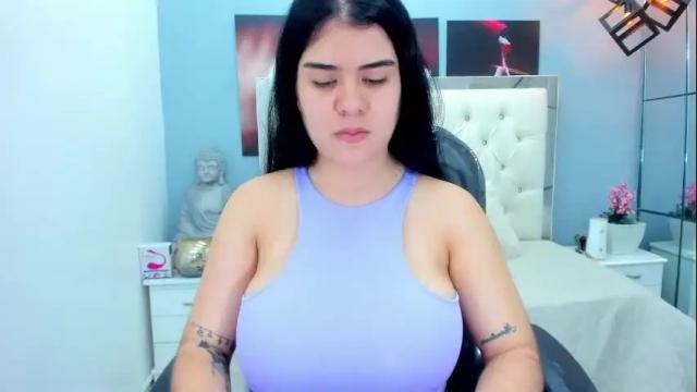 Image 2 of marcella_hill Stream on Chaturbate on 1 month ago
