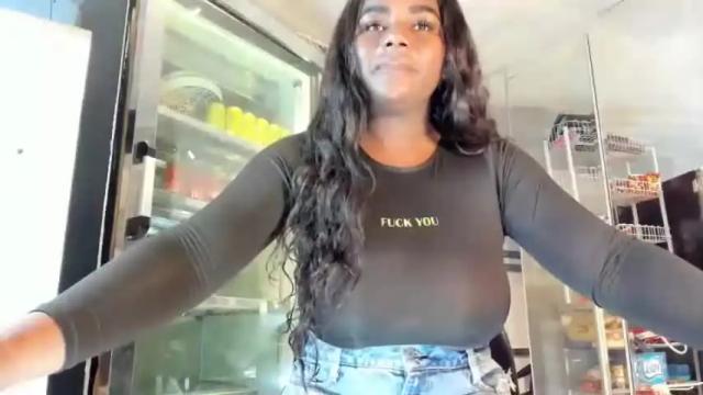 Image 2 of mareiaa Stream on Chaturbate on 15 months ago