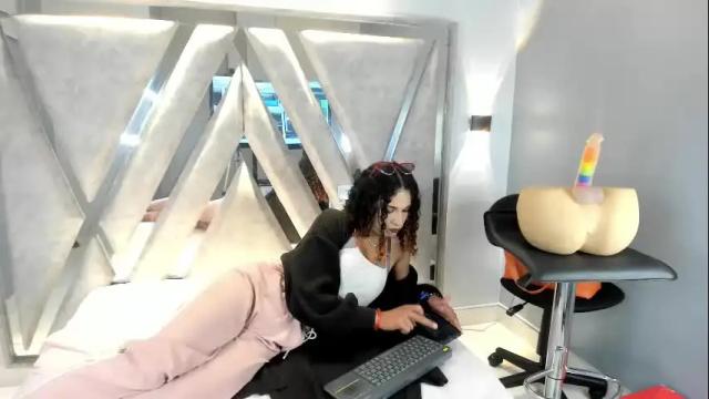 Image 2 of marfilastrom Stream on Chaturbate on 4 days ago