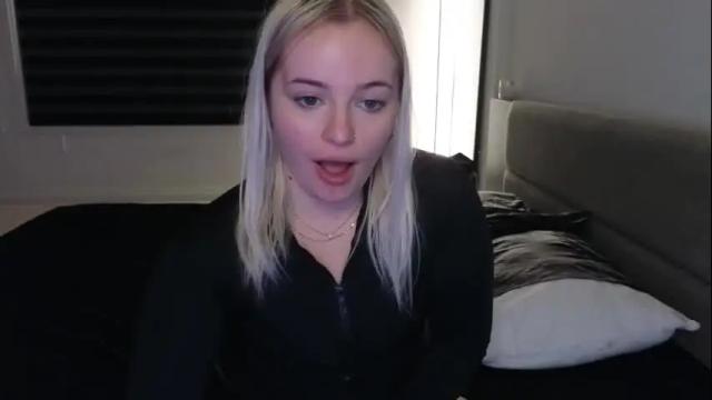 Image 2 of margot_robbie7 Stream on Chaturbate on 2 months ago