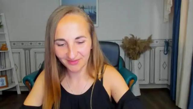 Image 10 of maria_goldeni Stream on Chaturbate on 13 months ago