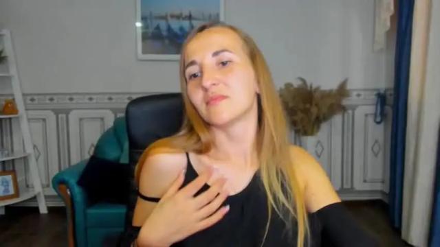 Image 11 of maria_goldeni Stream on Chaturbate on 13 months ago