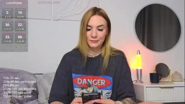 Image 4 of maria_shy_lii Stream on Chaturbate on 1 month ago