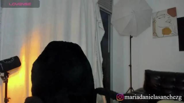 Image 10 of mariadanielasanchez Stream on Chaturbate on 13 months ago