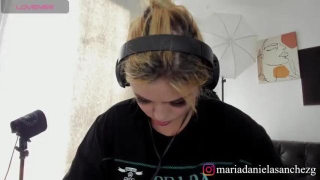 Image 4 of mariadanielasanchez Stream on Chaturbate on 13 months ago