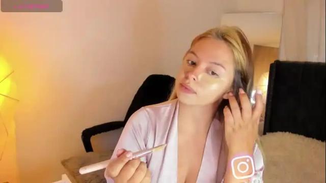 Image 4 of mariadanielasanchez Stream on Chaturbate on 26 days ago