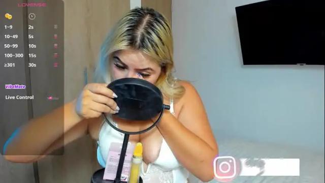 Image 8 of mariadanielasanchez Stream on Chaturbate on 1 month ago