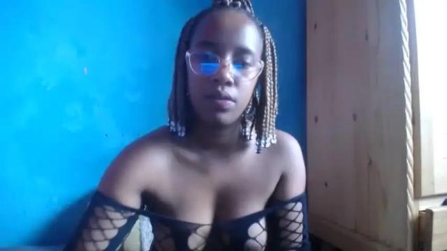 Image 2 of mariahchaude Stream on Chaturbate on 21 months ago