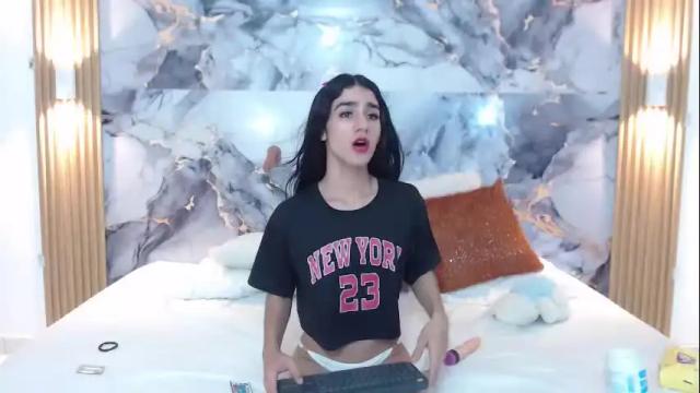 Image 12 of mariana_16_ Stream on Chaturbate on 1 month ago