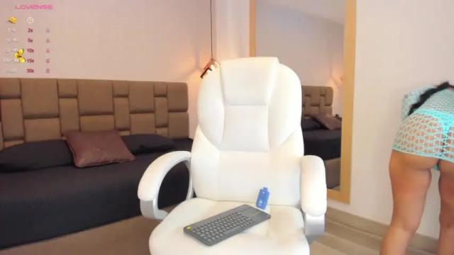 Image 10 of mariana_arboleda Stream on Chaturbate on 16 months ago