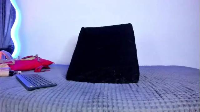 Image 2 of mariana_preciado Stream on Chaturbate on 8 days ago