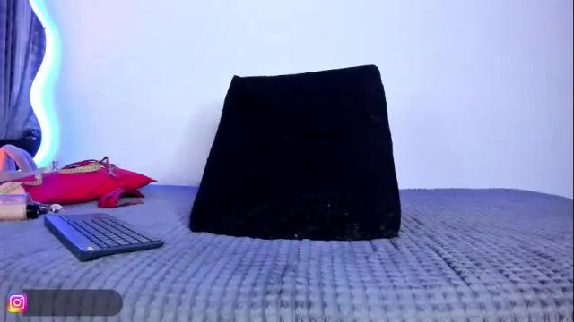 Image 3 of mariana_preciado Stream on Chaturbate on 8 days ago
