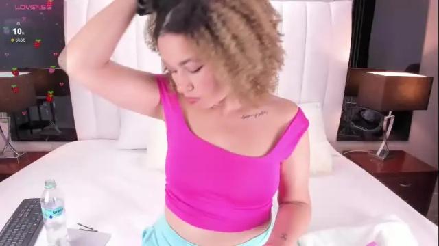 Image 2 of marianarey_ Stream on Chaturbate on 16 days ago