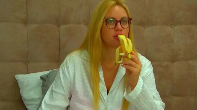 Image 4 of marianeumann Stream on Chaturbate on 1 month ago