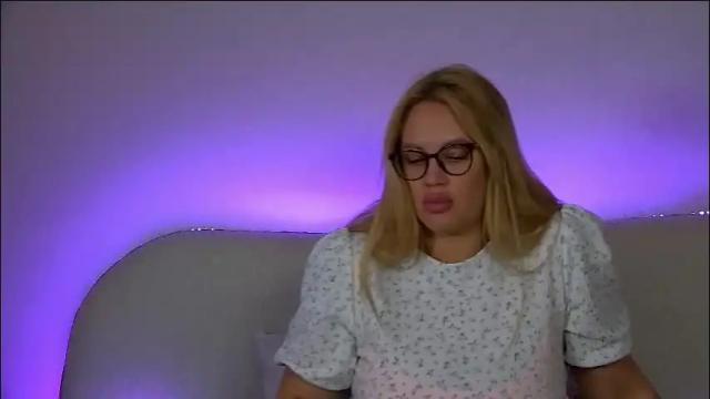 Image 3 of marianeumann Stream on Chaturbate on 1 month ago