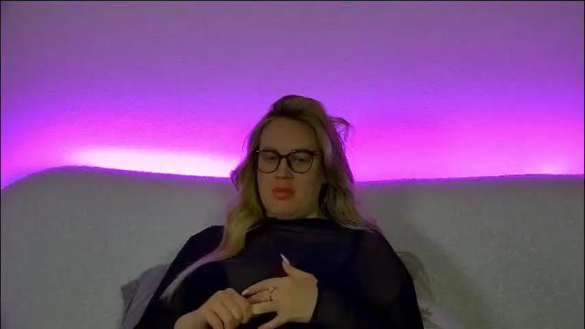Image 3 of marianeumann Stream on Chaturbate on 1 month ago