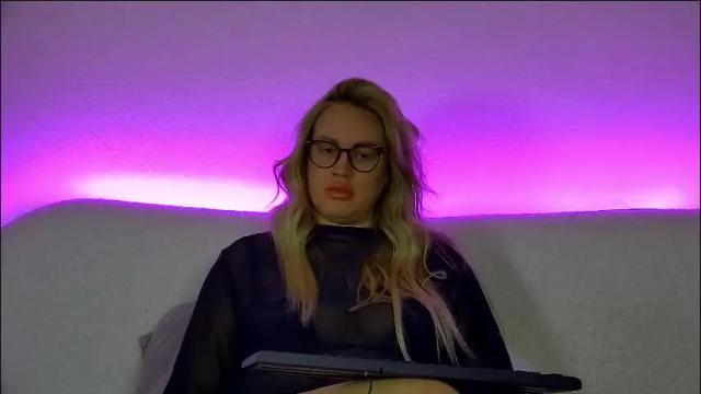 Image 4 of marianeumann Stream on Chaturbate on 1 month ago