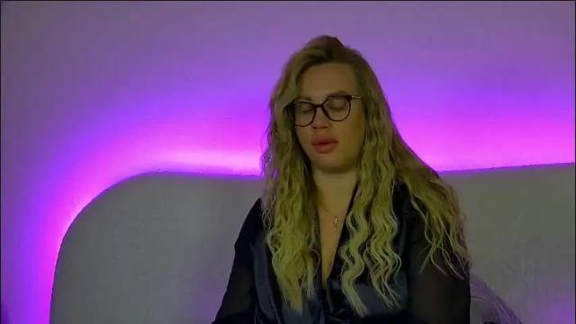 Image 4 of marianeumann Stream on Chaturbate on 29 days ago