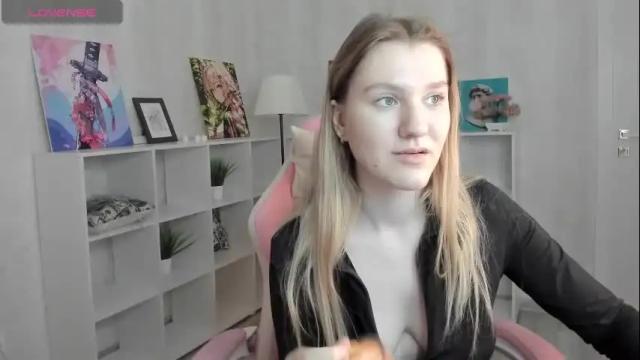 Image 3 of mariel_brown Stream on Chaturbate on 1 month ago
