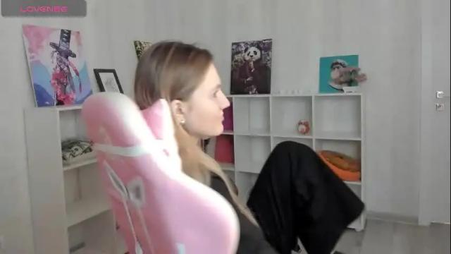 Image 4 of mariel_brown Stream on Chaturbate on 1 month ago