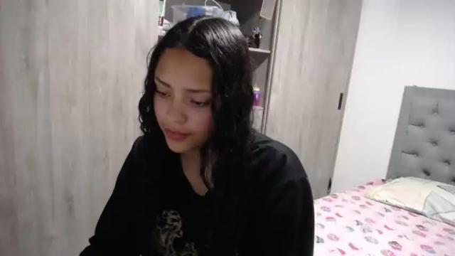 Image 2 of mariham_01 Stream on Chaturbate on 16 months ago