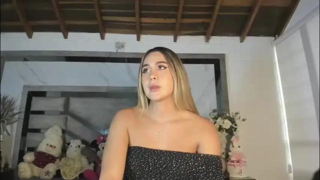 Image 2 of marihana_one1 Stream on Chaturbate on 2 days ago