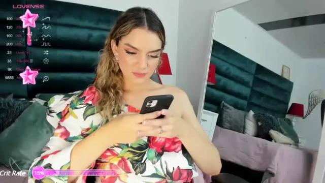Image 2 of mariiahneedles Stream on Chaturbate on 14 months ago