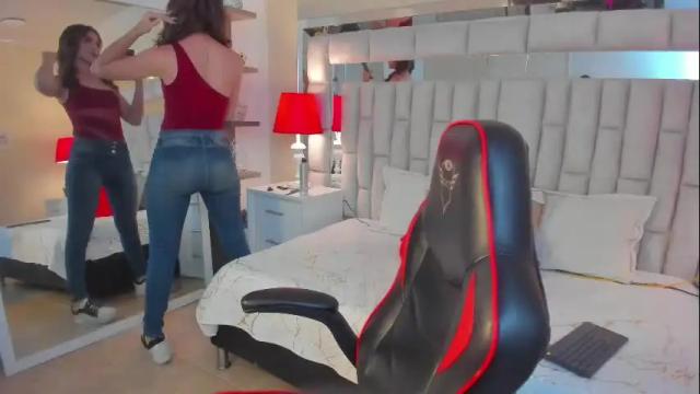 Image 2 of mariiahneedles Stream on Chaturbate on 1 month ago