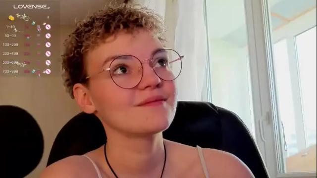 Image 7 of marilaass Stream on Chaturbate on 8 months ago