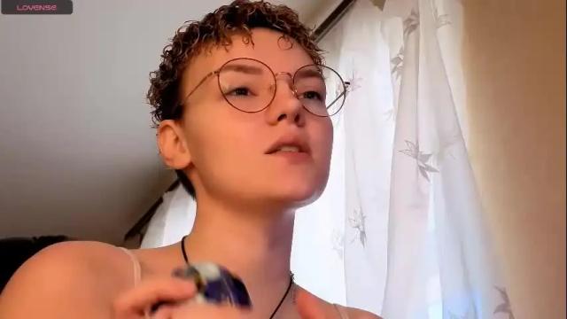 Image 3 of marilaass Stream on Chaturbate on 8 months ago