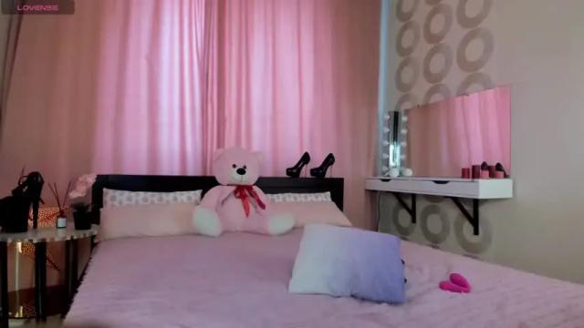 Image 10 of marilyn_crystall Stream on Chaturbate on 13 months ago
