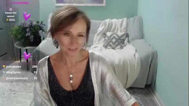 Image 3 of marinmonakoz Stream on Chaturbate on 4 months ago