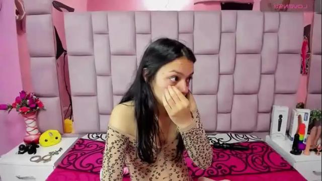 Image 3 of marlyanal Stream on Chaturbate on 3 months ago