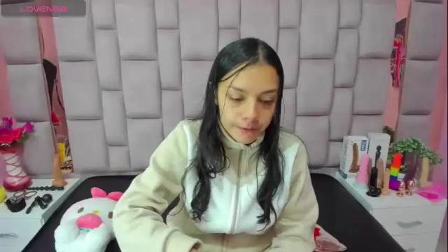 Image 3 of marlyanal Stream on Chaturbate on 3 months ago
