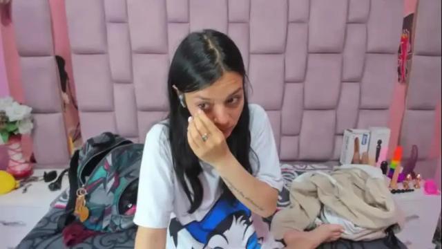 Image 2 of marlyanal Stream on Chaturbate on 3 months ago