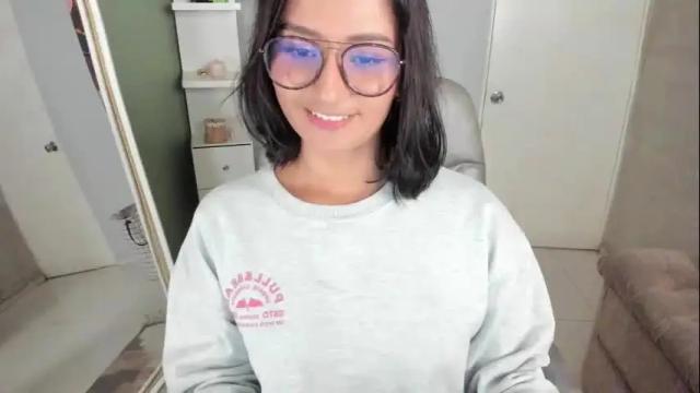 Image 4 of martiiinaa_ Stream on Chaturbate on 3 days ago