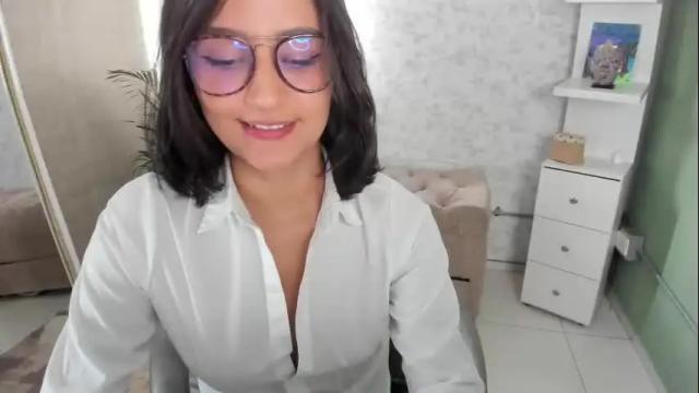 Image 7 of martiiinaa_ Stream on Chaturbate on 3 months ago