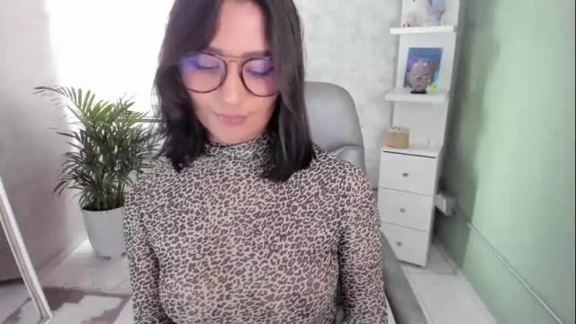 Image 10 of martiiinaa_ Stream on Chaturbate on 3 months ago
