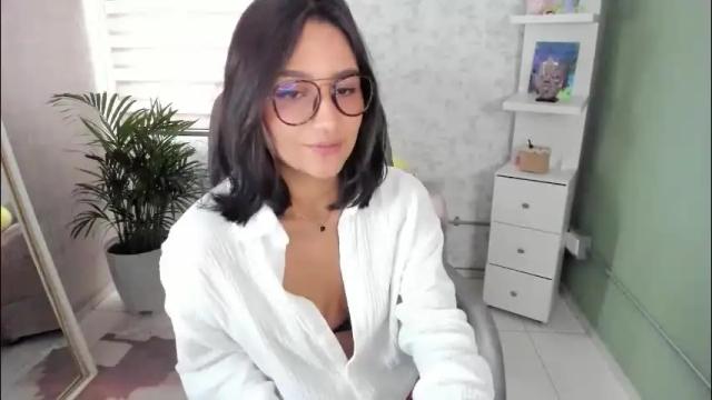 Image 8 of martiiinaa_ Stream on Chaturbate on 2 months ago