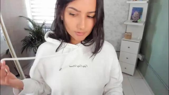 Image 2 of martiiinaa_ Stream on Chaturbate on 1 month ago