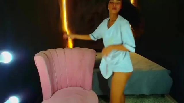 Image 3 of martina_cross Stream on Chaturbate on 14 months ago