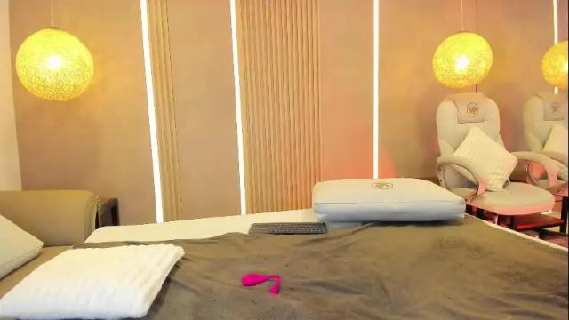 Image 7 of martina_mayers Stream on Chaturbate on 7 days ago