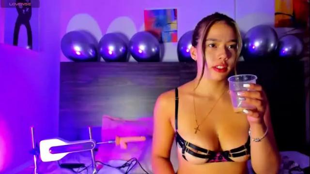 Image 3 of martina_miiller Stream on Chaturbate on 1 month ago
