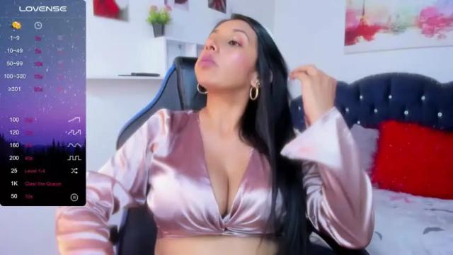 Image 7 of martinajolnss Stream on Chaturbate on 16 months ago